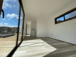 Cabaña Prefabricada Edison, 8x3m con Dormitorio y Baño Integrado - Imagen 4